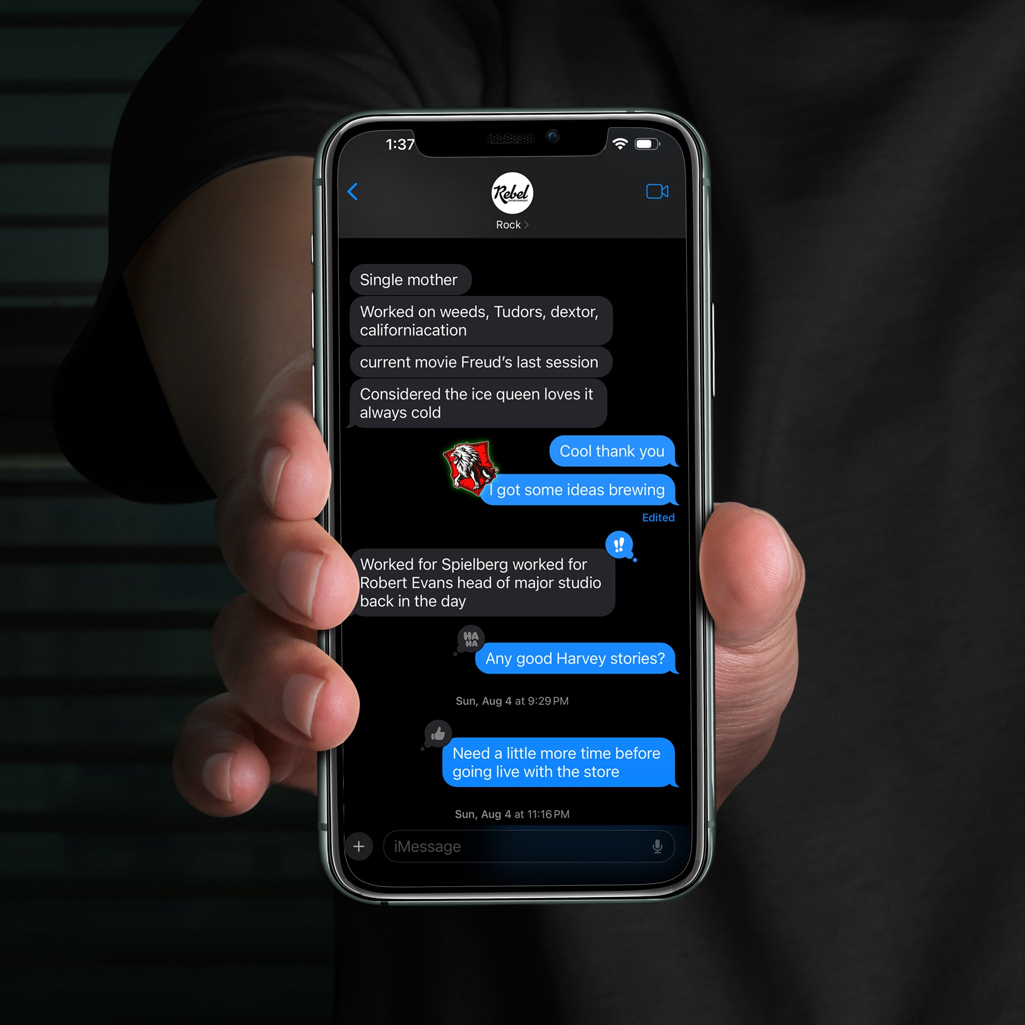 SIMP_MART_STICKERS_LION_LEFT_PHONE_1.jpg